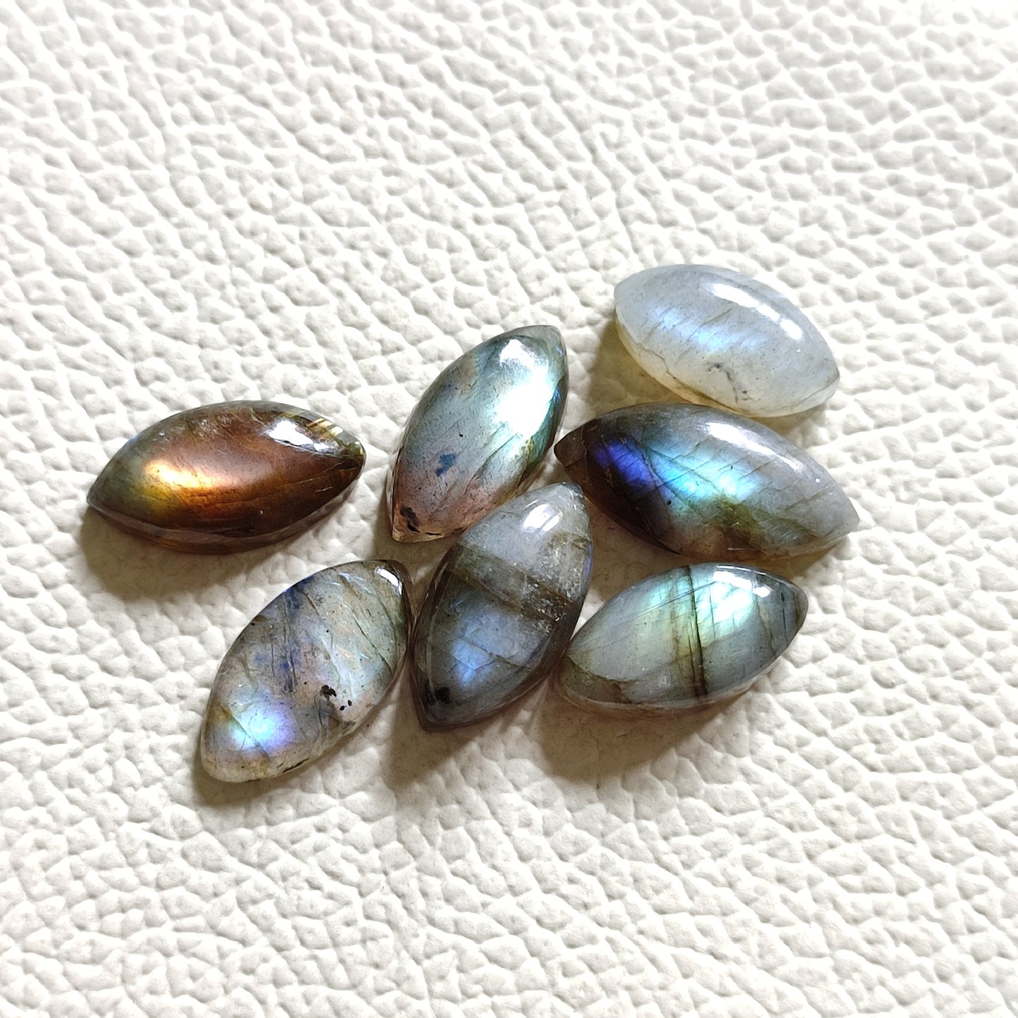 Natural Labradorite Gemstone A16