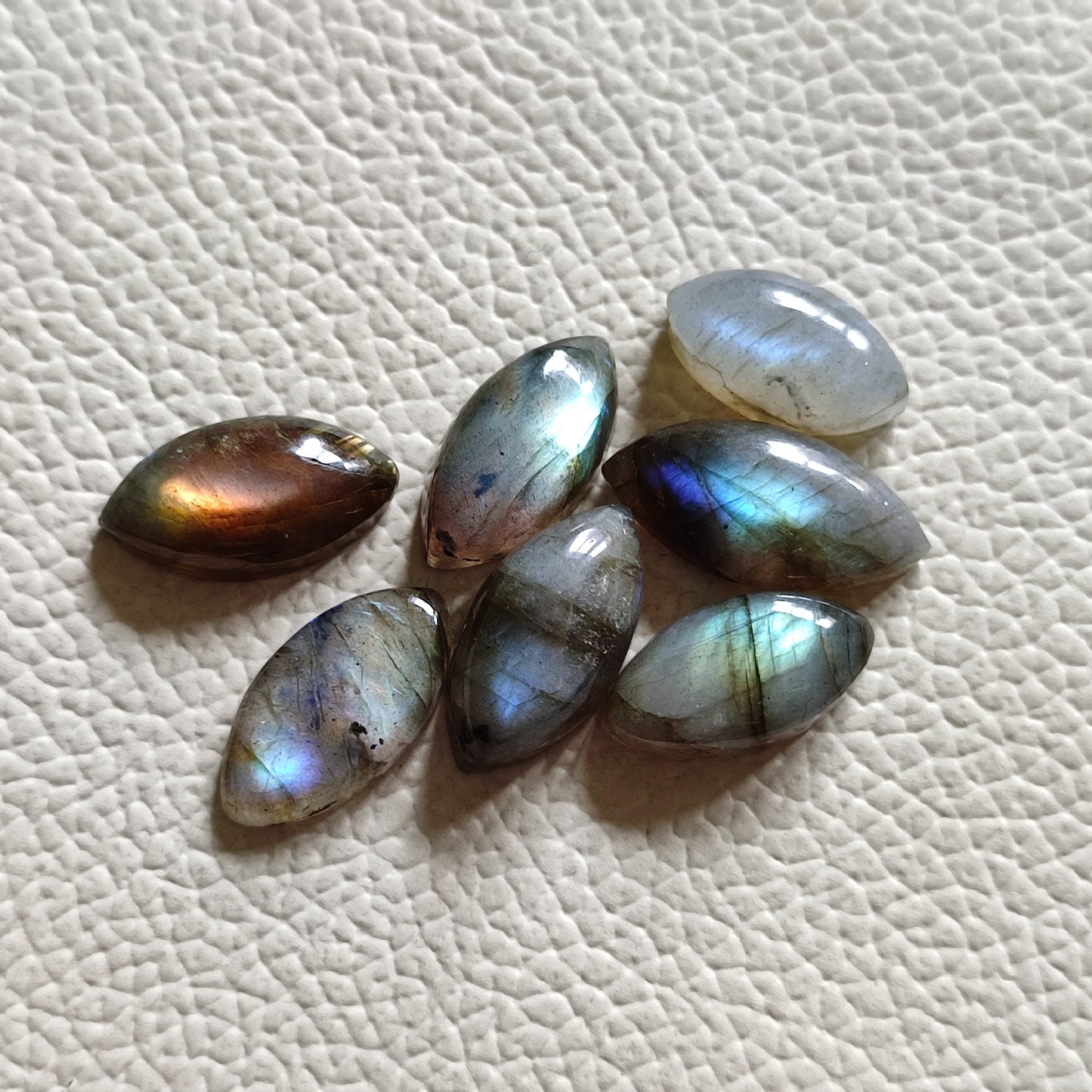 Natural Labradorite Gemstone A16